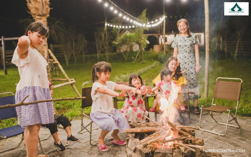 Review Hoà Bắc Ecolodge – Camping Space Art mới nhất 17 Lửa trại buổi tối