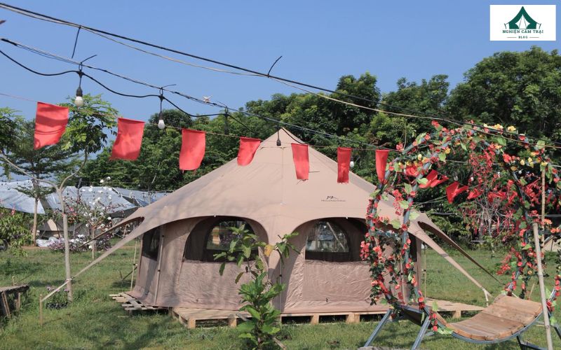 Địa điểm camping lý tưởng với khung cảnh hữu tình ven bờ Hồ Trị An 