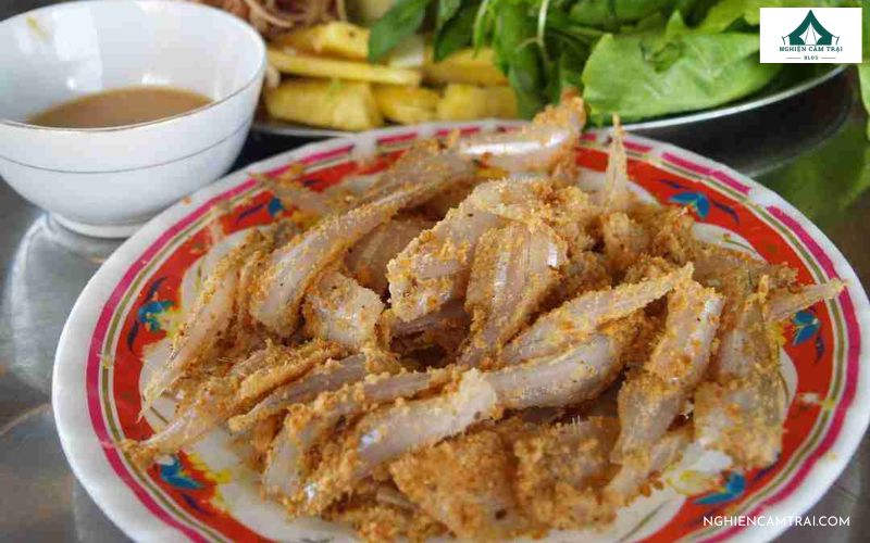 Thưởng thức đặc sản cá lăng và ẩm thực địa phương ở Hồ Trị An