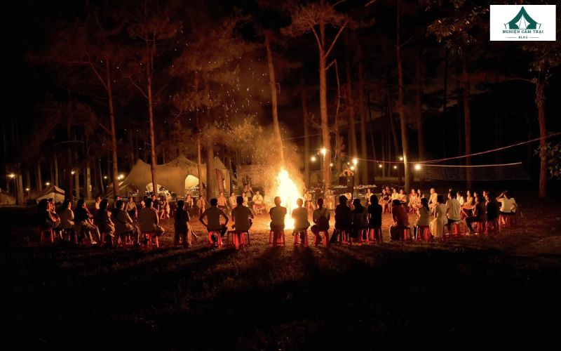 Quây quần bên lửa trại