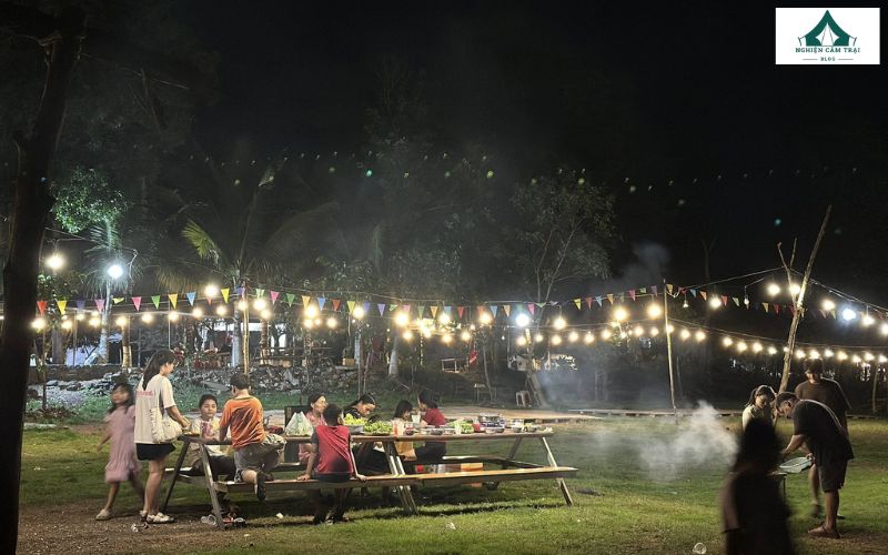 Thưởng thức bữa tiệc BBQ ấm cúng ngoài trời cùng bạn bè, người thân