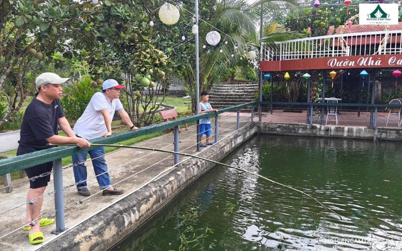 Vườn Nhà Camping: Chốn "trốn" yên bình giữa lòng Hòa Vang 12 Hoạt động câu cá thư giãn bên hồ mang lại trải nghiệm gần gũi và vui vẻ cho du khách tại Vườn Nhà Camping