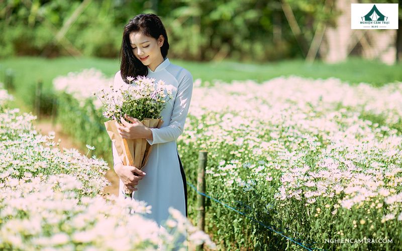 Kinh nghiệm chụp ảnh khi cắm trại ở bãi đá sông Hồng cực đẹp 19 Mặc gì chụp ảnh khi cắm trại ở bãi đá sông Hồng?