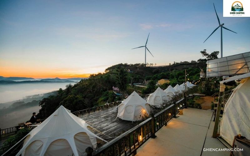 Trải nghiệm Cloud9 Glamping Đà Lạt – Chill giữa biển mây 15 Khung cảnh hoàng hôn cực chill tại Cloud View Glamping