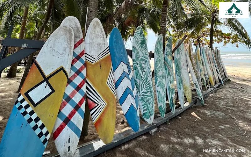 Hola Beach Bình Thuận: Khu glamping sang chảnh view biển cực đẹp 14 Chèo SUP, kayak và thể thao biển sôi động