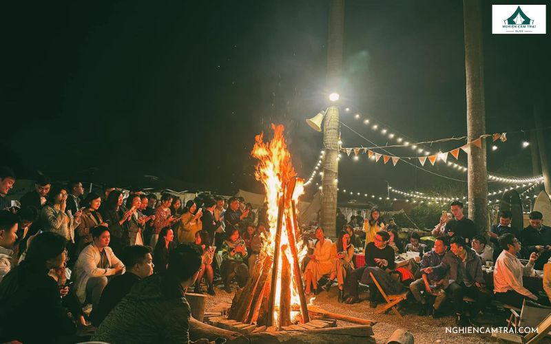 Review Vietgangz Glamping Club Hà Nội chi tiết từ A - Z 23 Đốt lửa trại