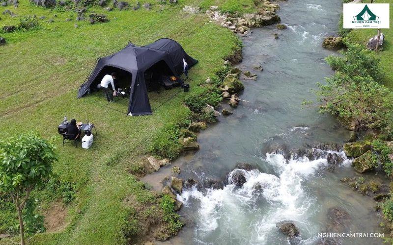 Bãi Pặng nằm tại xã Quyết Chiến, huyện Tân Lạc, tỉnh Hòa Bình