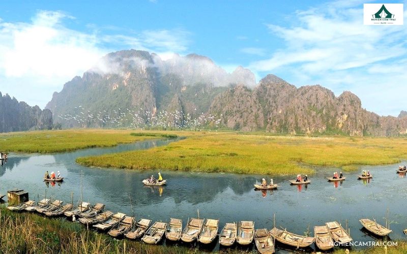 Cắm trại Đầm Vân Long