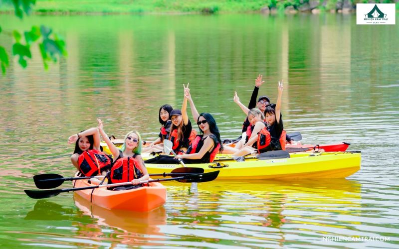 Cắm Trại Sân Golf Tràng An