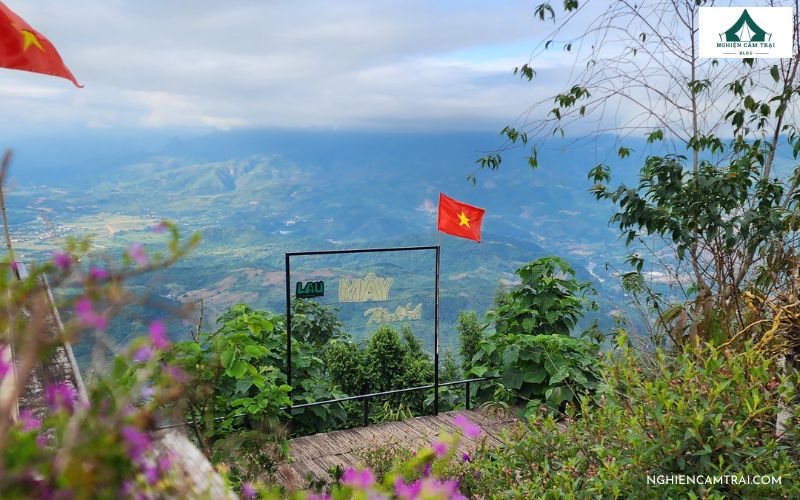 Giới thiệu đôi nét về Lau Camping Phình Hồ