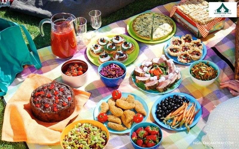 Các vật dụng cần chuẩn bị khi đi picnic là gì?