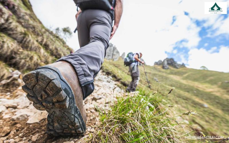 Giày trekking là gì?