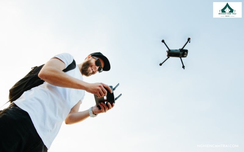 Ứng dụng flycam trong các hoạt động cắm trại, leo núi