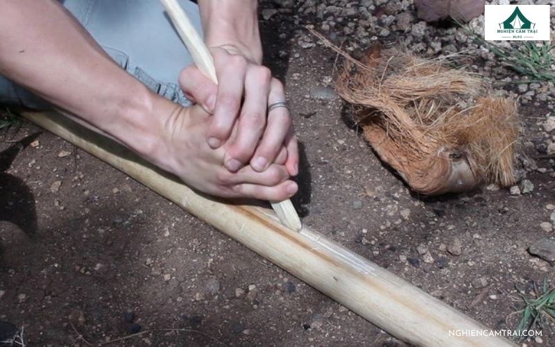 Phương pháp tạo ra lửa thời nguyên thủy đơn giản bằng ma sát gỗ