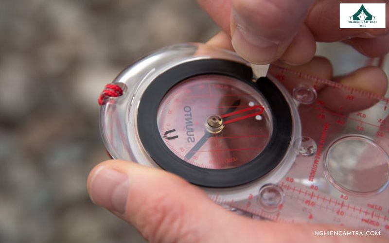 Cách điều chỉnh độ lệch từ thiên trên la bàn