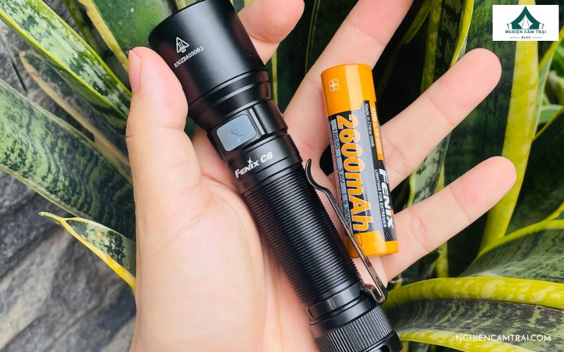 Đèn siêu sáng dùng trong dã ngoại, du lịch