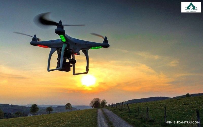 Flycam là gì? Lý do dân mê xê dịch không thể thiếu 7 Cánh quạt và động cơ của flycam