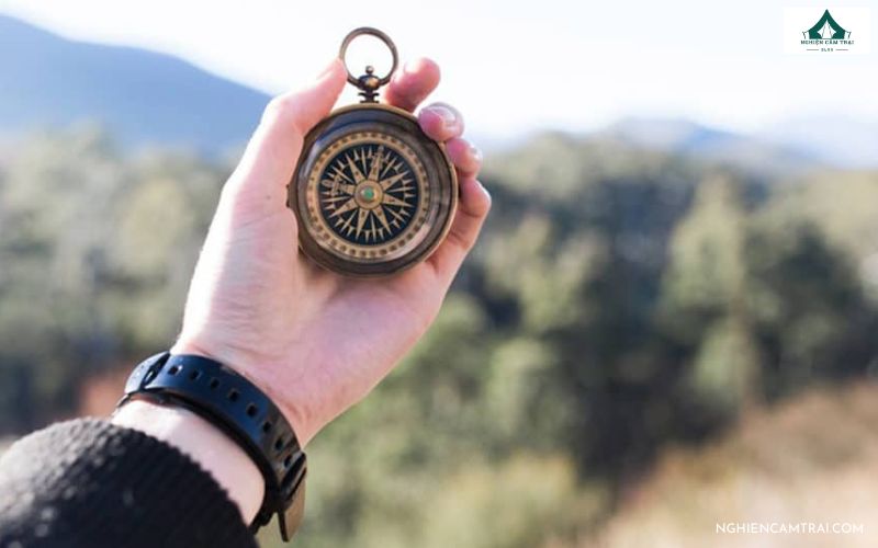 Cách xác định hướng Tây Nam chính xác khi cắm trại ngoài trời 6 hướng tây nam