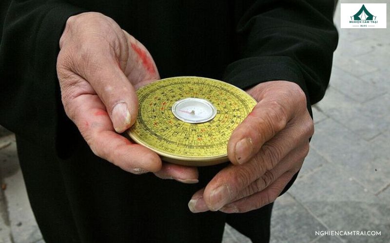 La bàn là gì? Khái niệm, cấu tạo và cách sử dụng đúng nhất 19 Cách dùng la bàn thông thường