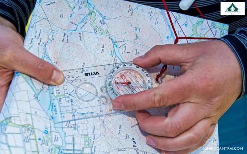 Dùng la bàn xác định mặt trời mọc hướng nào