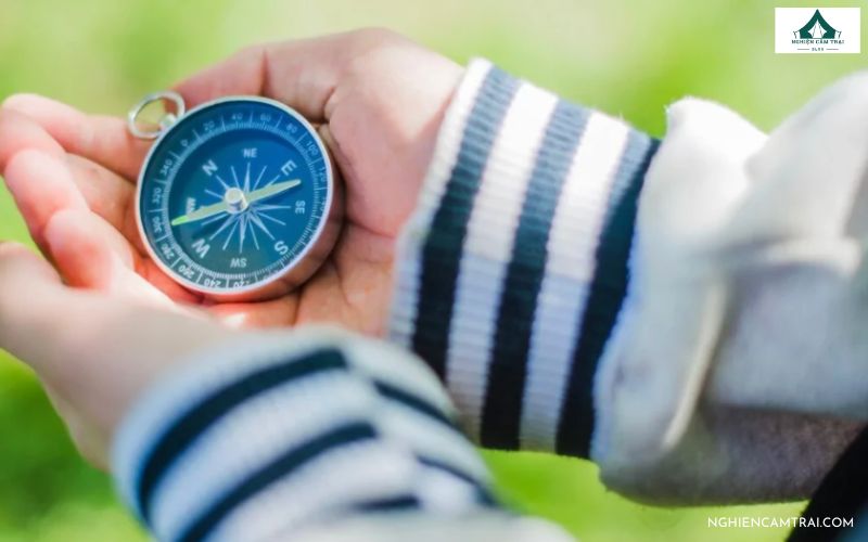 Luyện tập đọc la bàn để ghi nhớ các hướng trong tiếng Anh hiệu quả hơn