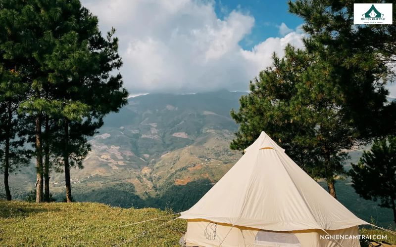 cắm trại trên đồi núi