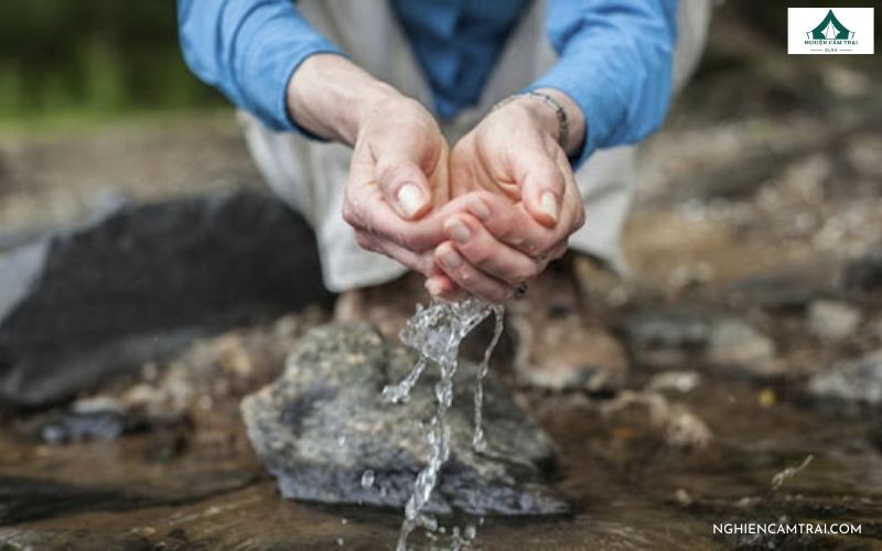 Tìm nguồn nước sạch để duy trì sự sống