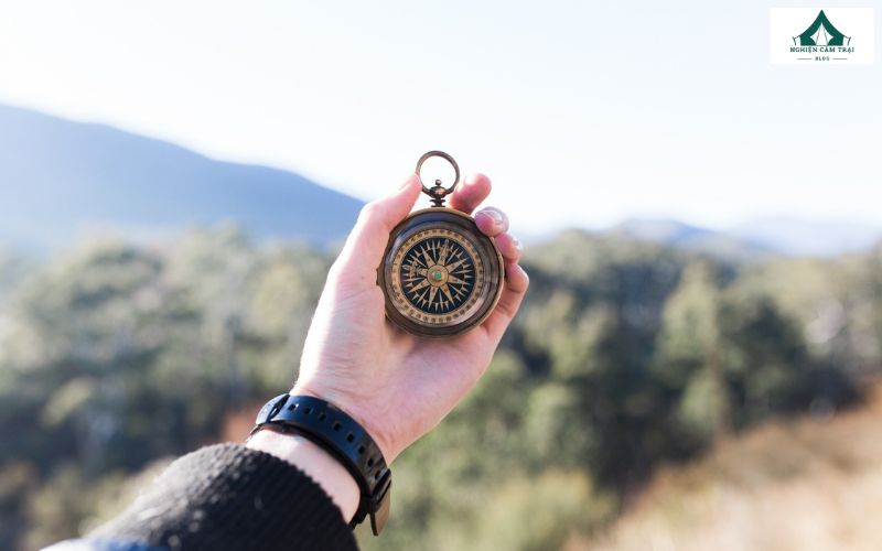 Hướng Nam là một trong bốn hướng chính, nằm đối diện trực tiếp với hướng Bắc