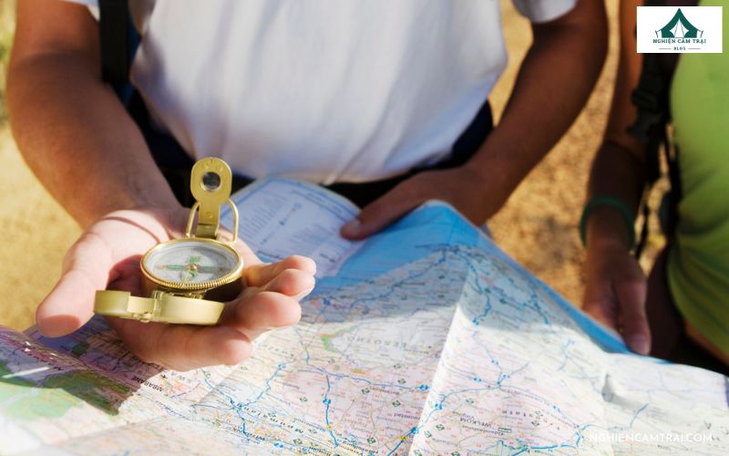 Mẹo xác định phương hướng trên bản đồ khi đi cắm trại