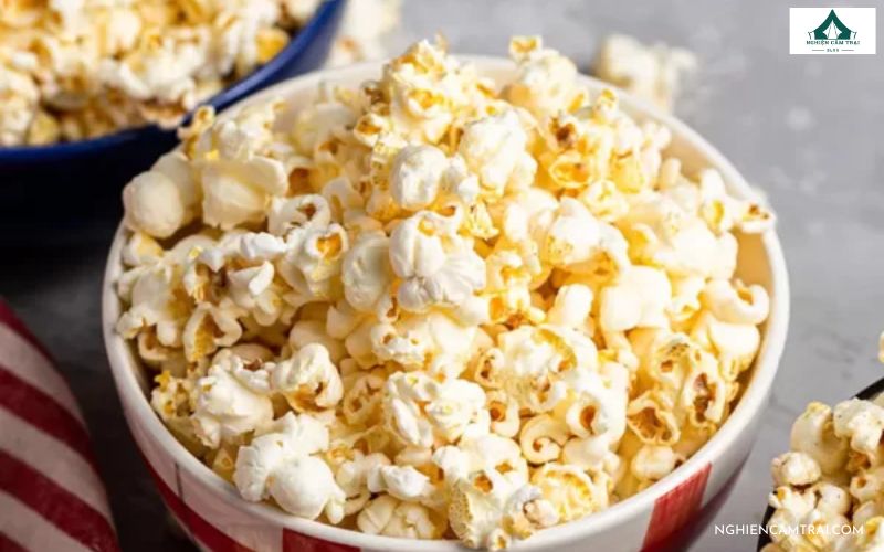 TOP 9 các món ăn nguội đi picnic dễ ăn, dễ bảo quản nhất 18 Bắp rang bơ giòn nhẹ, phù hợp ăn vặt