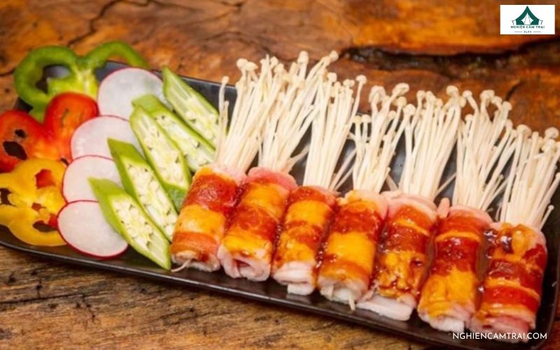 Bò cuộn nấm kim châm gọn nhẹ, dễ nướng khi dã ngoại