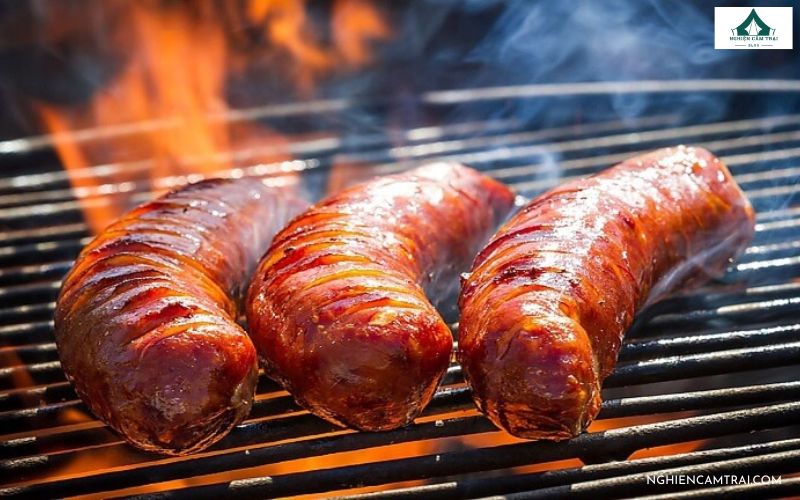 Xúc xích nướng tiện lợi, phù hợp mang theo picnic