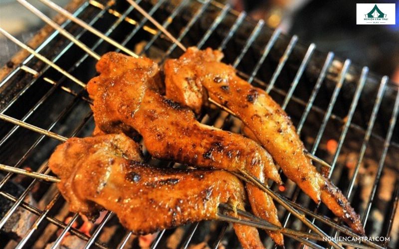 Gà nướng nguyên con thơm lừng cho bữa ăn ngoài trời