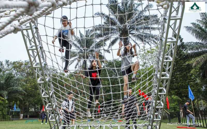 Thử thách dây thừng khi đi cắm trại dã ngoại