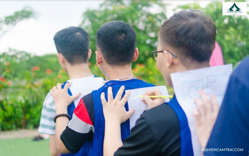 Trò chơi vẽ tiếp sức khi đi dã ngoại