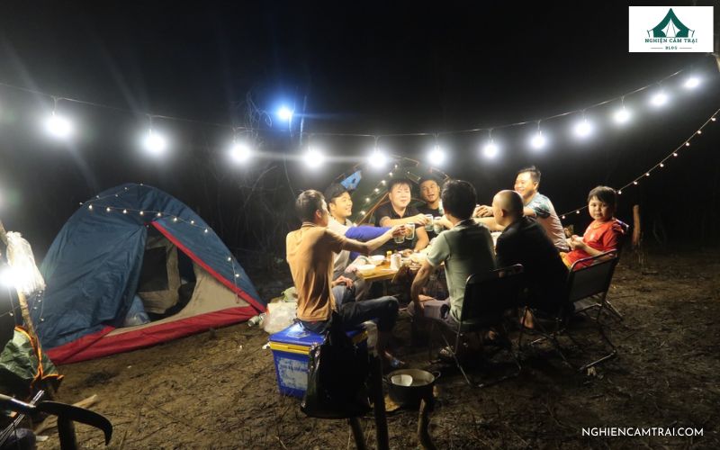 Chuẩn bị lều trại và đồ ngủ khi đi cắm trại Măng Đen