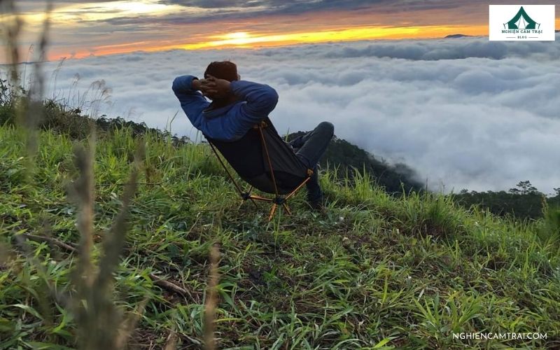 Cắm trại săn mây tại đỉnh đồi Nghĩa Trang Măng Đen