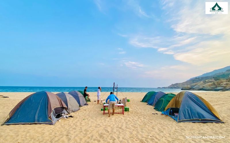 Trải nghiệm Camping Bãi Tràng Mũi Dinh giữa gió, cát và biển hoang sơ 10 khung cảnh khu camping Bãi Tràng Mũi Dinh