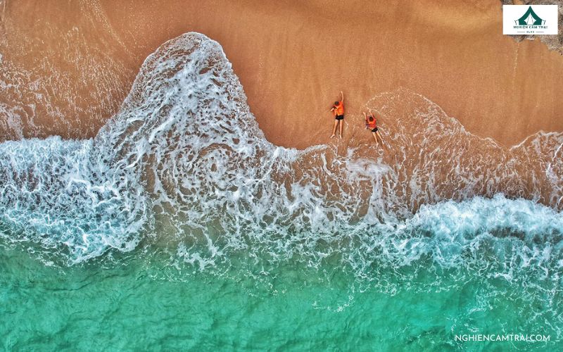 Trải nghiệm Camping Bãi Tràng Mũi Dinh giữa gió, cát và biển hoang sơ 15 Làn nước trong vắt tại Bãi Tràng là khu vực lý tưởng để tắm biển