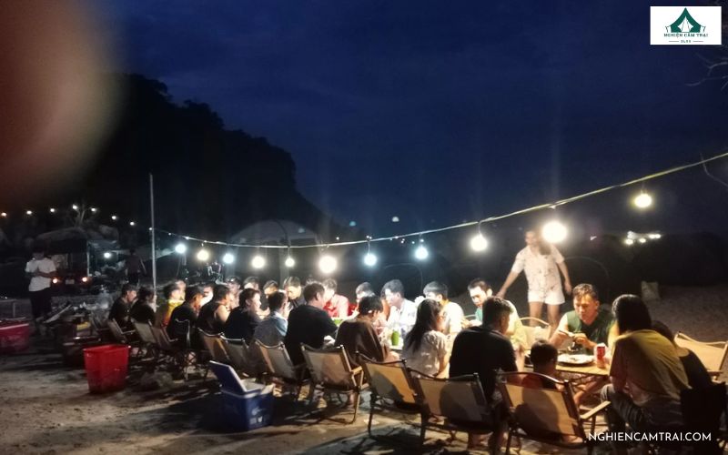 Trải nghiệm Camping Bãi Tràng Mũi Dinh giữa gió, cát và biển hoang sơ 16 Tổ chức tiệc nướng BBQ bên bờ biển Bãi Tràng Mũi Dinh