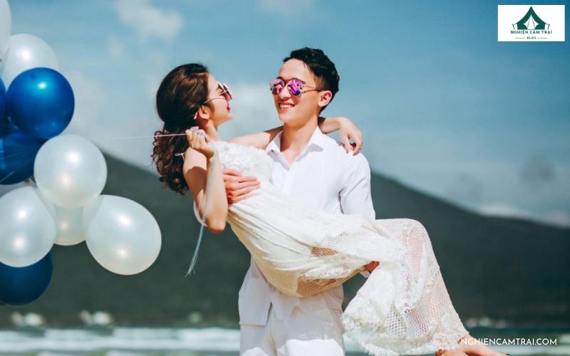 10+ kiểu tạo dáng chụp ảnh cưới dã ngoại đẹp tự nhiên, siêu lãng mạn 20 Chú rể bế cô dâu