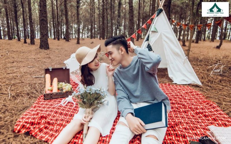 30+ ý tưởng tạo dáng chụp ảnh picnic dã ngoại cực xinh, trending 27 Tạo dáng chụp ảnh picnic theo concept kỷ niệm