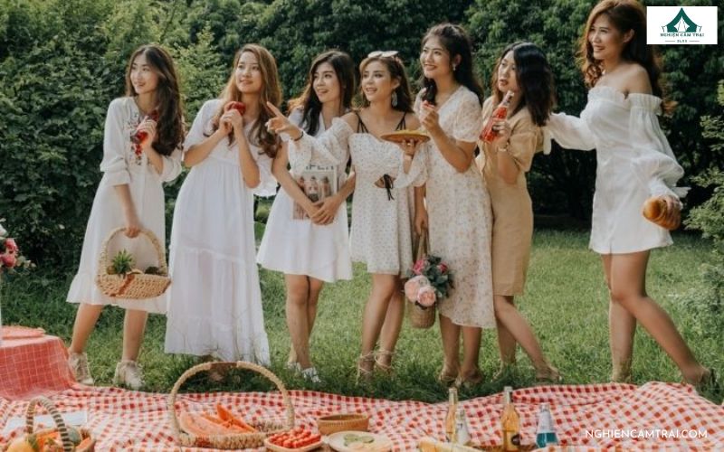 concept picnic tạo dáng chụp ảnh dã ngoại