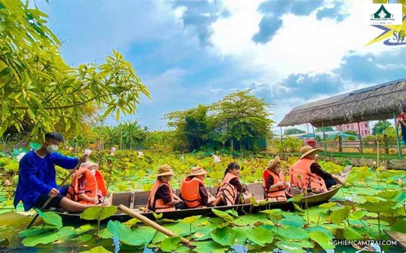 Happy Farm sở hữu khuôn viên đồng quê rộng rãi, bố trí nhiều khu hoạt động ngoài trời