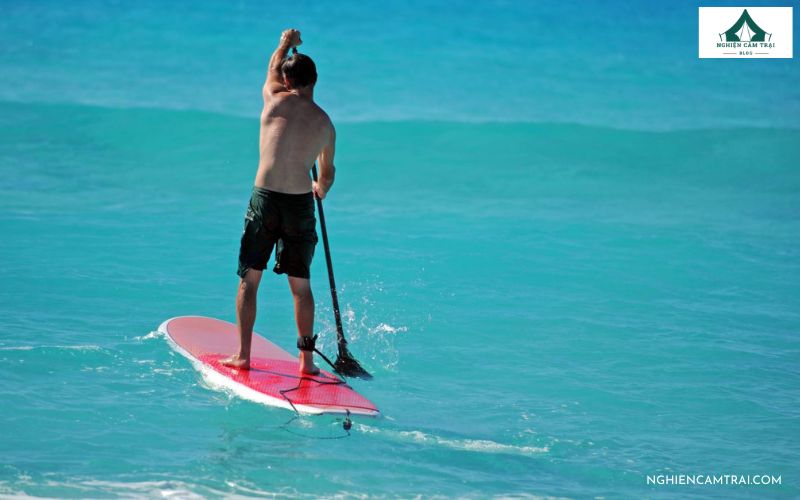 Tư thế đứng chuẩn khi chèo SUP