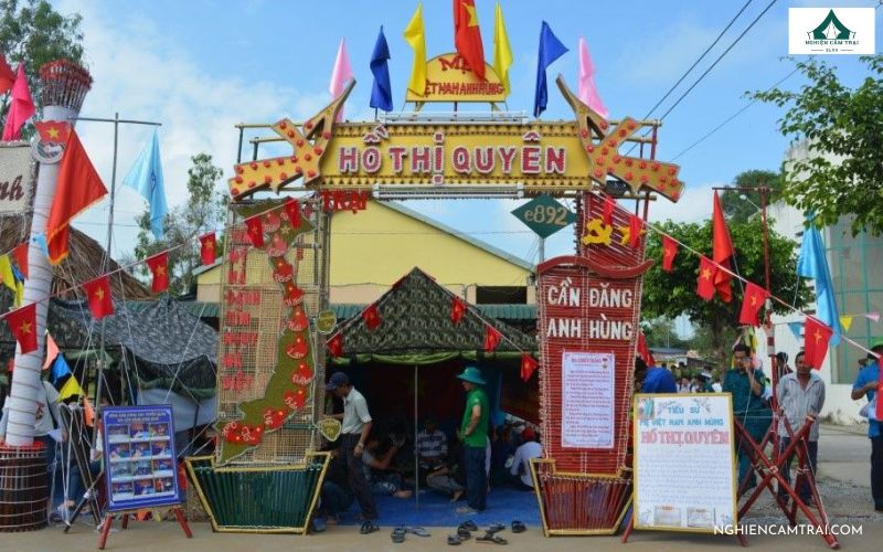 mẫu cổng trại 26/3 đã dựng xong