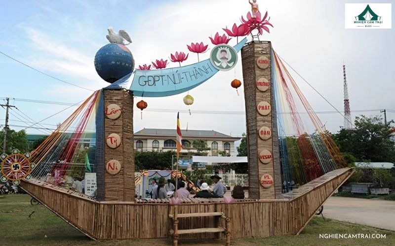 Mẫu cổng trại hình con thuyền