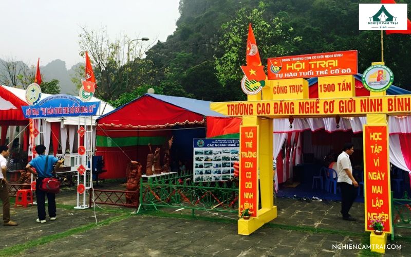 Mẫu cổng trại 26 3 chủ đề tuổi trẻ