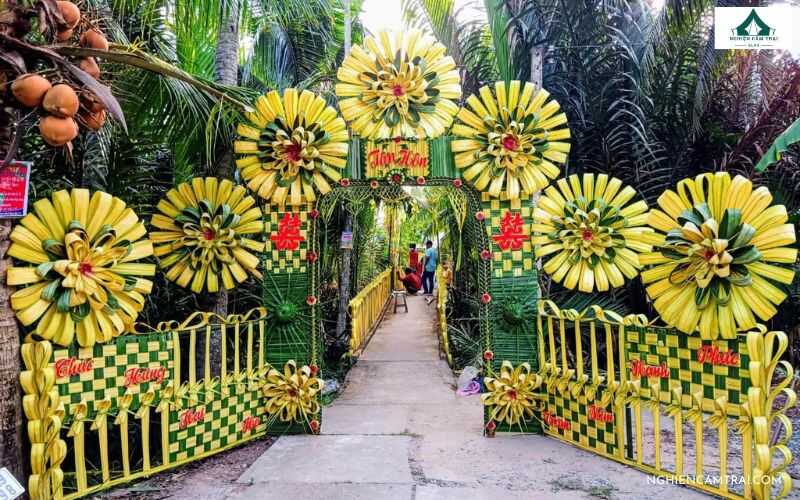 Ứng dụng đan lá dừa làm cổng đám cưới