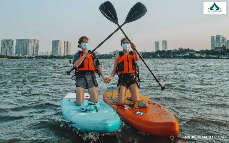 Đi chèo sup cùng người có kinh nghiệm